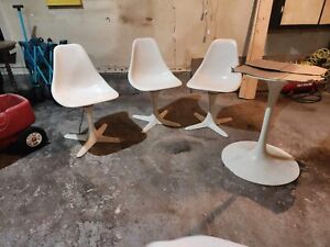 Tulip Table Base 3 Chairs Mcm Burke Helicopter Tulip Swivel Fiberglass Chairs