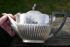 1928 London England Goldsmiths Silversmiths Co Ltd Sterling Fluted Teapot