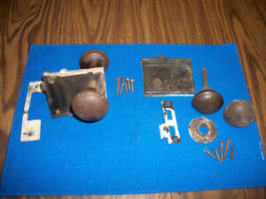 Set Of 2 Vintage Antique Brown Metal Rustic Door Knobs Lock Plates 4 