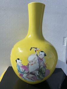 Fine And Old Chinese Porcelain Famille Rose Vase 19 H 