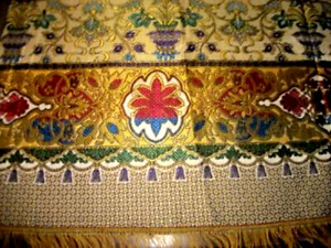 Italian Bedspread Satin Tapestry Brocade Damask Floral Urns Tassels Not Used