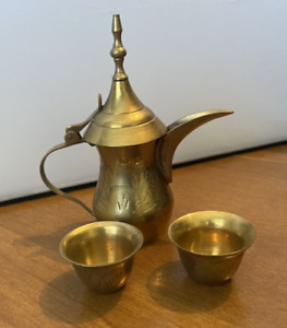 Vintage Middle Eastern Coffee Pot Turkish Arabic Mini Brass Dallah W 2 Cups
