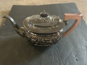 Sheffield England Kentshire Silver Plate Co Embossed Repousse Teapot Coffee Pot