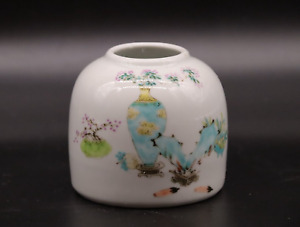 Chinese Vintage Antique Hand Painted Famille Rose Pot With Marked